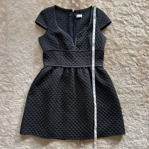 Red Valentino Quilted Short-Sleeve Sweetheart Dress, Black Size 46 - Picture 5 of 11